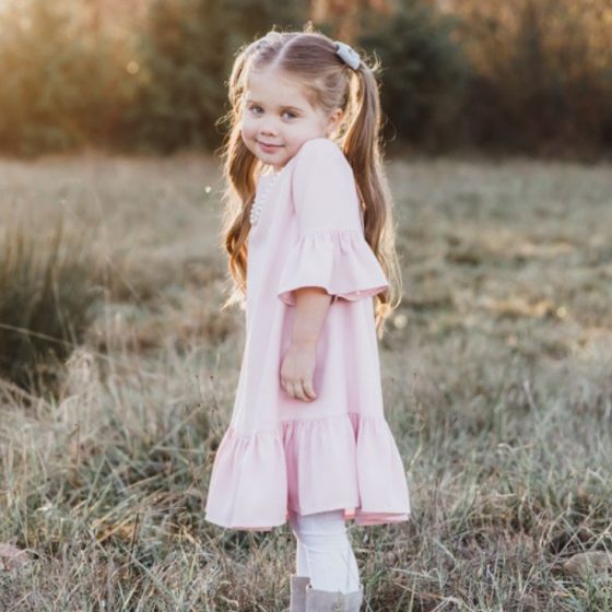 Girls Ruffle Dress Kinderkleid Rüschenkleid kostenlose Schnittmuster Gratis-Nähanleitung