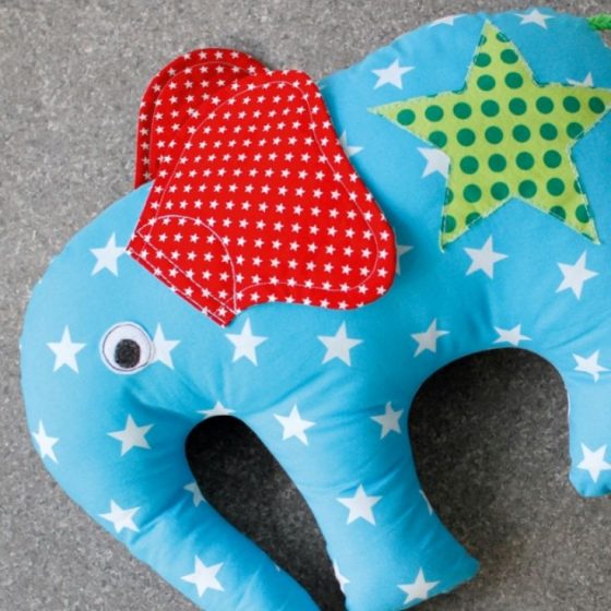 Sitzkissen Elefantenkissen Bodenkissen Kissen Kinderzimmer kostenlose Schnittmuster Gratis-Nähanleitung