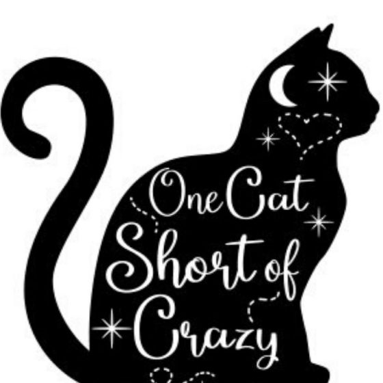 Crazy Catlady Plottdatei One Cat short of crazy Katze Plotter-Freebie Katzenliebhaber kostenlose Schnittmuster Gratis-Nähanleitung