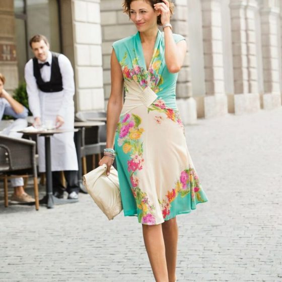 Elegantes Sommerkleid Damenkleid Damenmode Sommermode kostenlose Schnittmuster Gratis-Nähanleitung