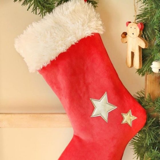 Nikolausstiefel weihnachtsmann Socke kleine Geschenke für Kinder Weihnachten kostenlose Schnittmuster Gratis-Nähanleitung
